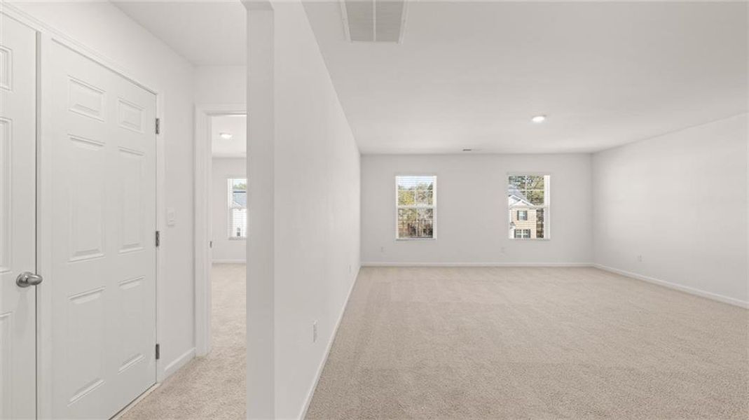 Spacious, unfurnished interior of a new home in Bridle Creek, Locust Grove (Image 14).