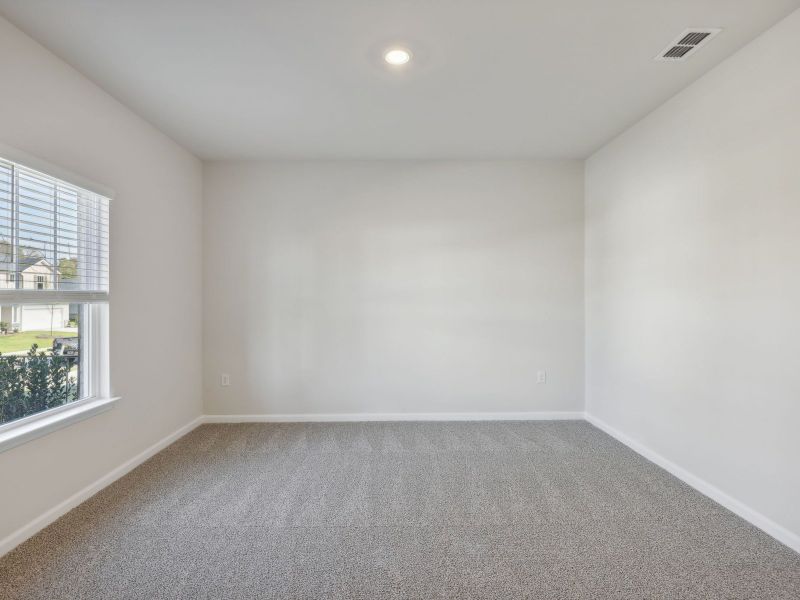Spacious, unfurnished interior of a new home in Northwoods at Mirror Lake, Villa Rica (Image 15).