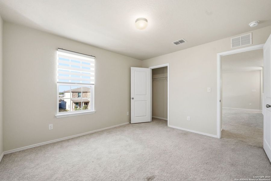 Spacious, unfurnished interior of a new home in Cinco Lakes, San Antonio (Image 20). Spacious, unfurnished interior of a new home in Cinco Lakes, San Antonio (Image 20).