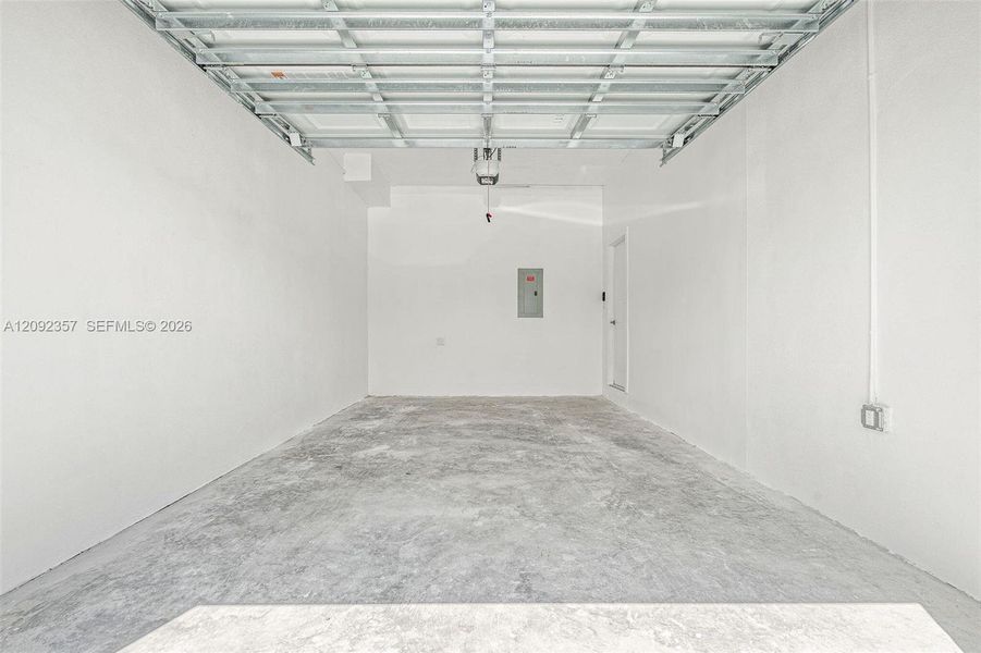 Spacious, unfurnished interior of a new home in , Miami (Image 15).