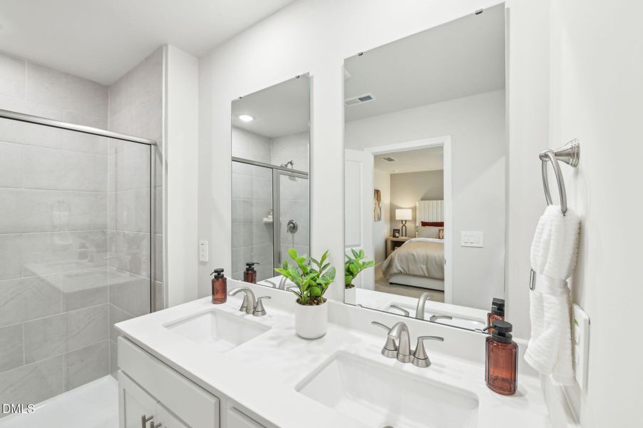 22-web-or-mls-Raleigh - Oakwood - 1064 W