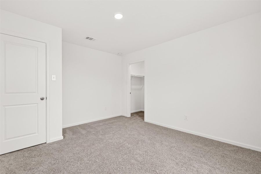 Spacious, unfurnished interior of a new home in Chapel Run, Montgomery (Image 46).