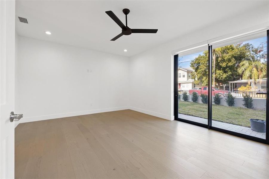 Spacious, unfurnished interior of a new home in , Tampa (Image 26).