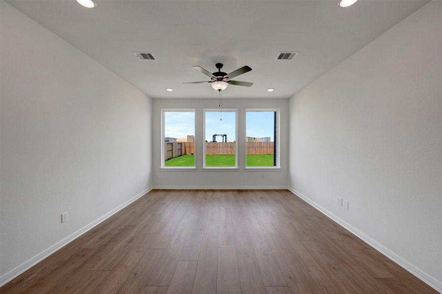 Spacious, unfurnished interior of a new home in Jordan Ranch - Terrace Collection, Fulshear (Image 19). Spacious, unfurnished interior of a new home in Jordan Ranch - Terrace Collection, Fulshear (Image 19).