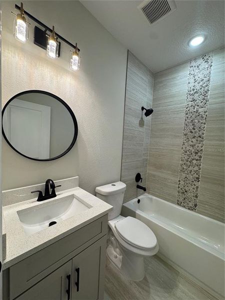 Furnished interior view inside a new home in , Auburndale (Image 5).