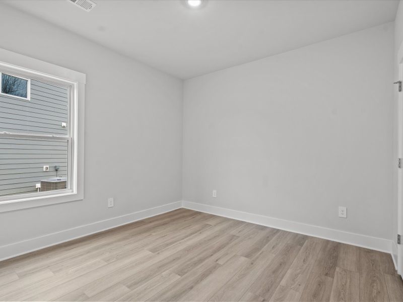 Spacious, unfurnished interior of a new home in Wexford Park, Fountain Inn (Image 19).