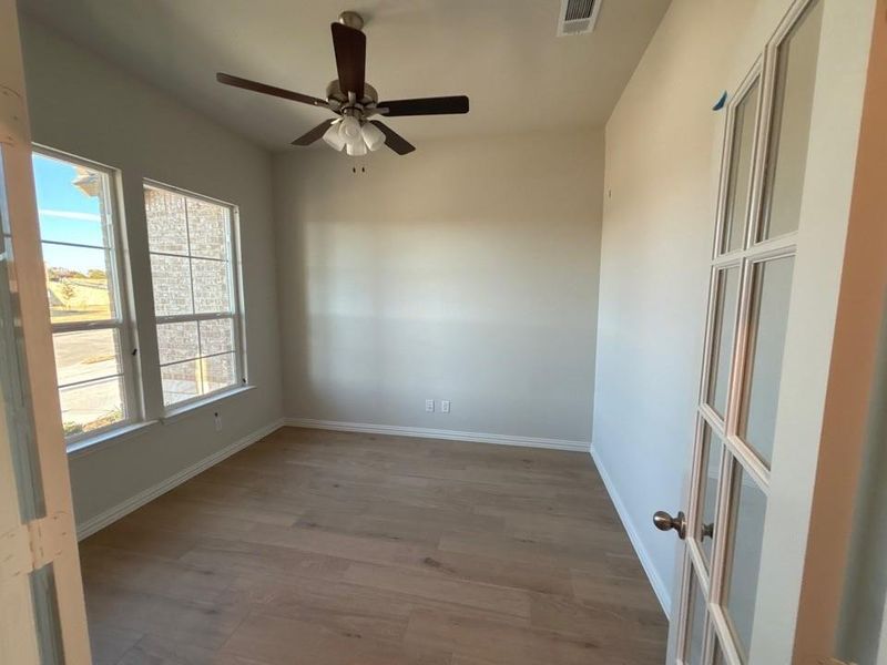 Spacious, unfurnished interior of a new home in Waterford Park, Weatherford (Image 14).