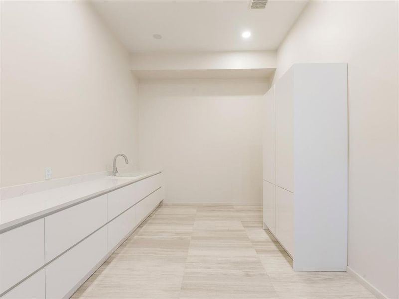 Spacious, unfurnished interior of a new home in , Dallas (Image 14).