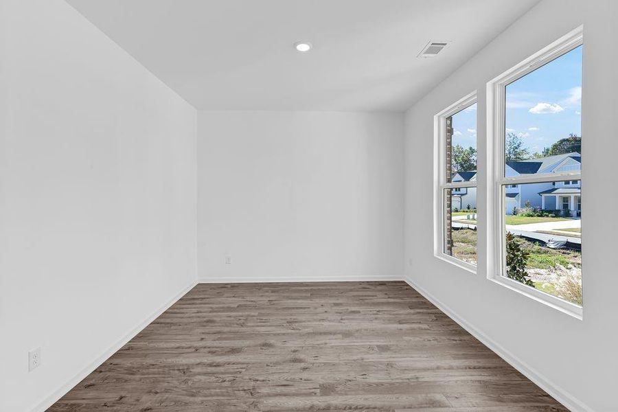 Spacious, unfurnished interior of a new home in Falls Creek, Flowery Branch (Image 17).