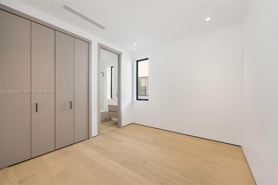 Spacious, unfurnished interior of a new home in , Miami (Image 30).