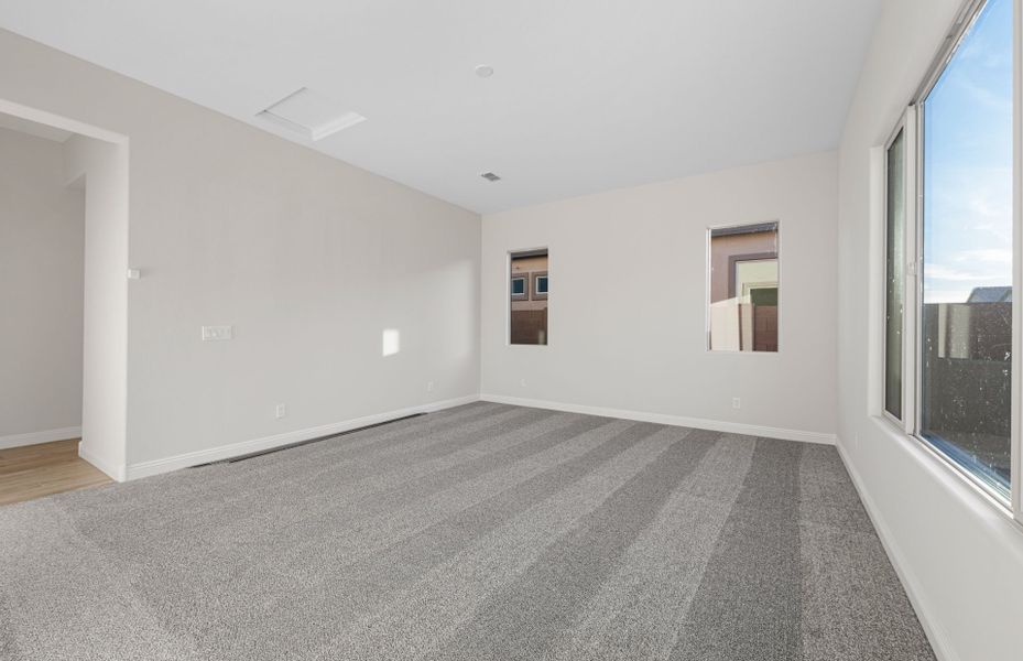 Spacious, unfurnished interior of a new home in Artisan at Asante, Surprise (Image 22).