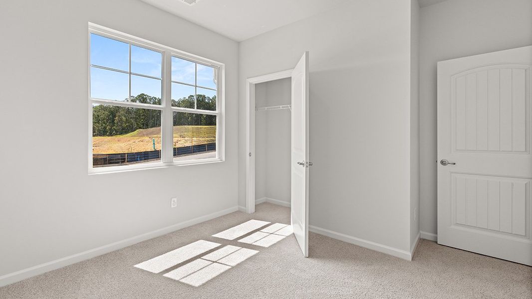 Spacious, unfurnished interior of a new home in South Wind, Union City (Image 27).