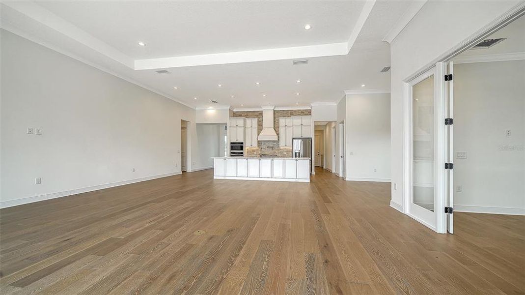 Spacious, unfurnished interior of a new home in Tideline, Bradenton (Image 34).