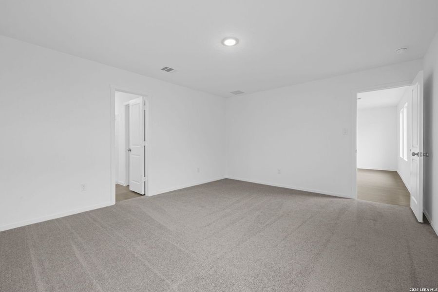 Spacious, unfurnished interior of a new home in Voss Farms, New Braunfels (Image 22).