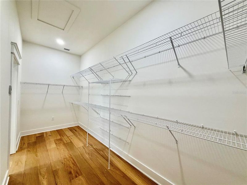 Spacious, unfurnished interior of a new home in , Gainesville (Image 37).