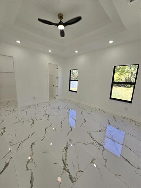 Spacious, unfurnished interior of a new home in , Tampa (Image 24).