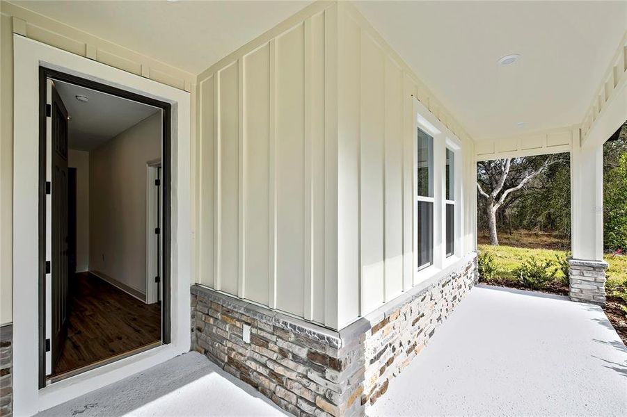 Exterior details and patio area of a home in , Weeki Wachee (Image 26).