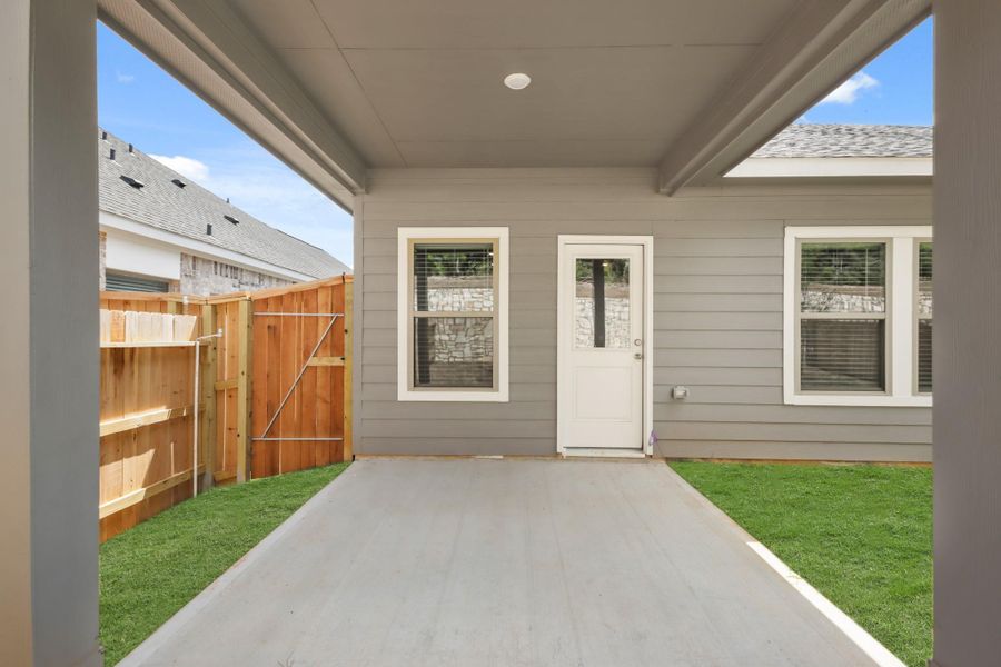 Exterior details and patio area of a home in Westridge Cove, Conroe (Image 4). Exterior details and patio area of a home in Westridge Cove, Conroe (Image 4).
