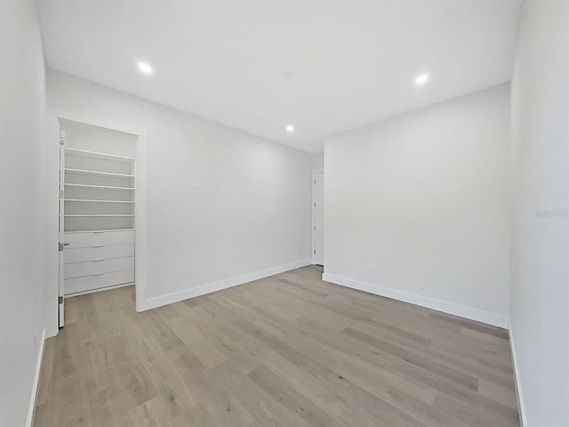 Spacious, unfurnished interior of a new home in Southern Hills Plantation, Brooksville (Image 23).