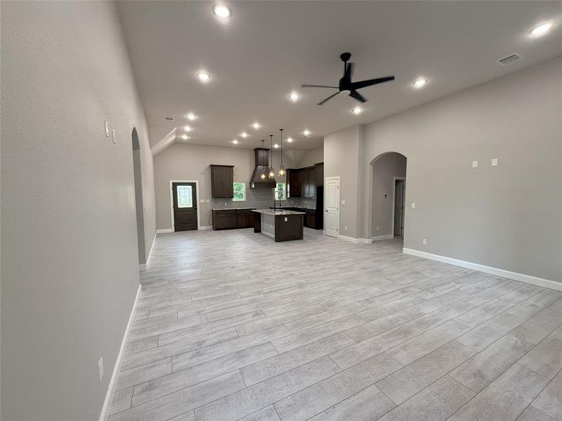 Spacious, unfurnished interior of a new home in , Bonham (Image 13).