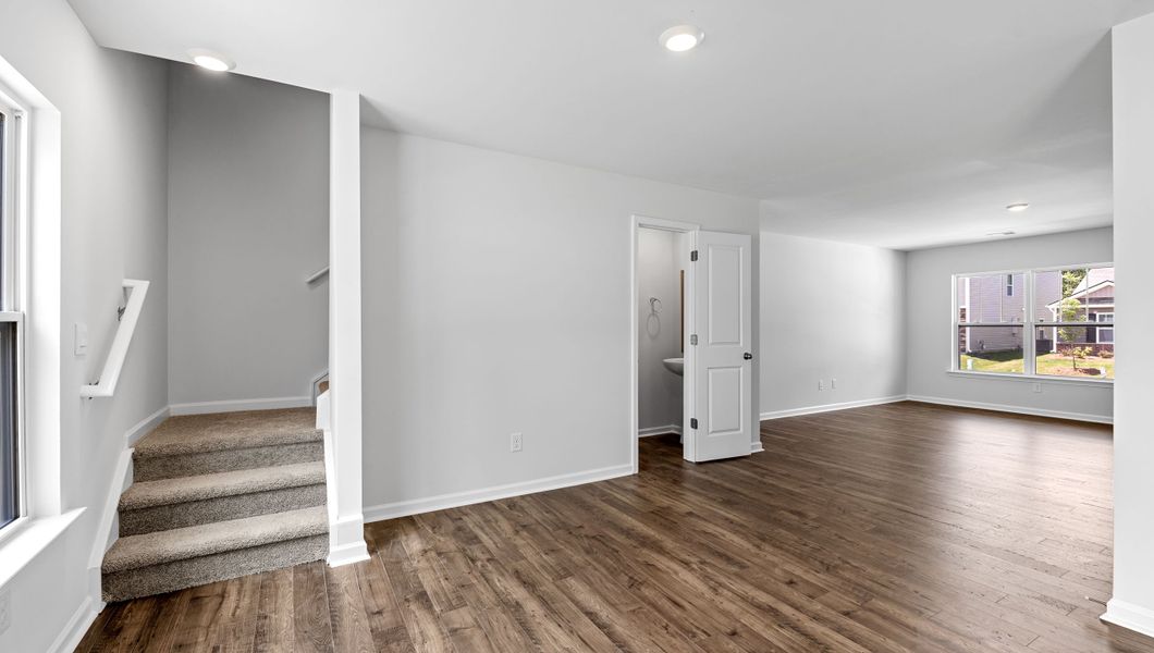 Spacious, unfurnished interior of a new home in Varner Station, Woodruff (Image 18).