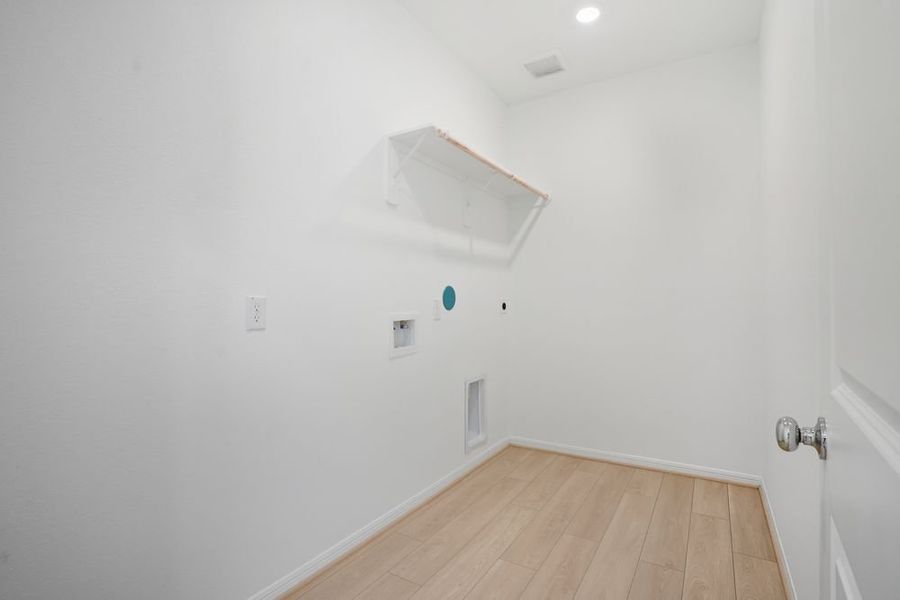 Spacious, unfurnished interior of a new home in Brookewater 45s, Rosenberg (Image 32). Spacious, unfurnished interior of a new home in Brookewater 45s, Rosenberg (Image 32).