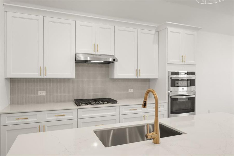 716 Tyronza- Kitchen-4