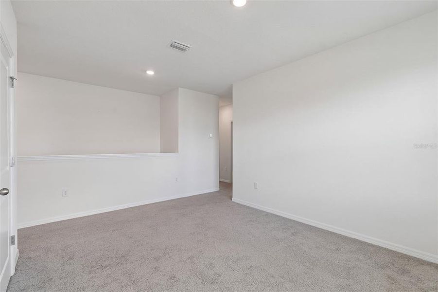 Spacious, unfurnished interior of a new home in Epperson, Wesley Chapel (Image 29).