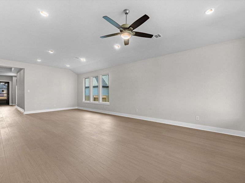 Spacious, unfurnished interior of a new home in Garden Glen at Clopton Farms, Montgomery (Image 16).