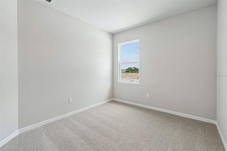Spacious, unfurnished interior of a new home in Eastlyn, Bradenton (Image 8).