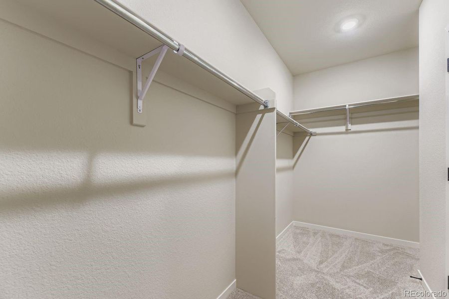 OWNER'S WALK-IN CLOSET