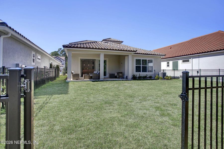 Exterior details and patio area of a home in , Jacksonville (Image 22).