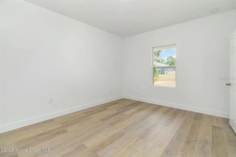 Spacious, unfurnished interior of a new home in , Palm Bay (Image 11).