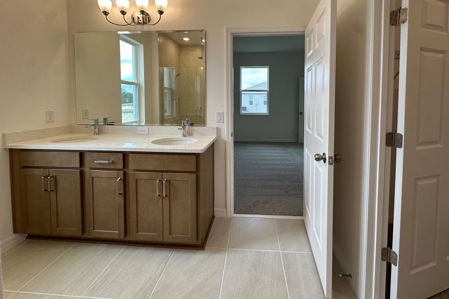 Luxurious Primary Bathroom in Central Florida Home