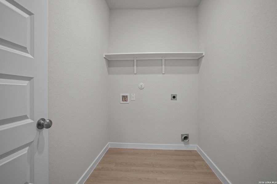 Spacious, unfurnished interior of a new home in Mesa Vista, San Antonio (Image 28).