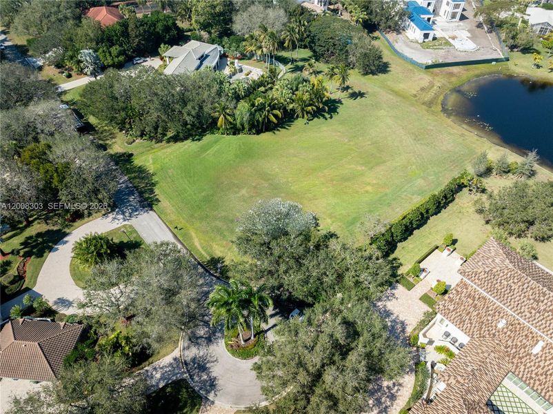 Natural landscape and outdoor views near in Weston (Image 1). Natural landscape and outdoor views near in Weston (Image 1).