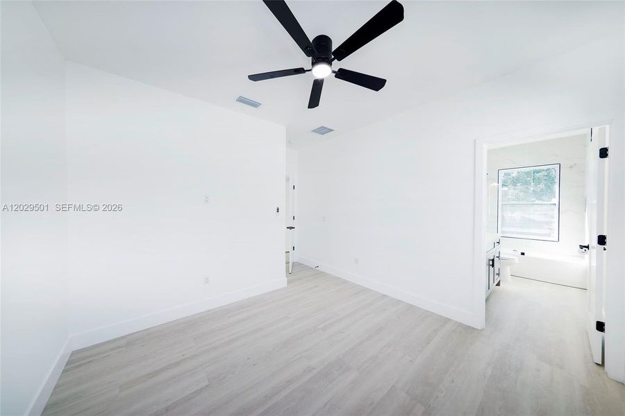 Spacious, unfurnished interior of a new home in , St. Petersburg (Image 16).
