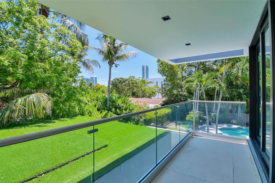 Exterior details and patio area of a home in , Miami (Image 40).