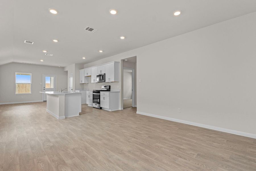Spacious, unfurnished interior of a new home in Whisper South, San Marcos (Image 28). Spacious, unfurnished interior of a new home in Whisper South, San Marcos (Image 28).