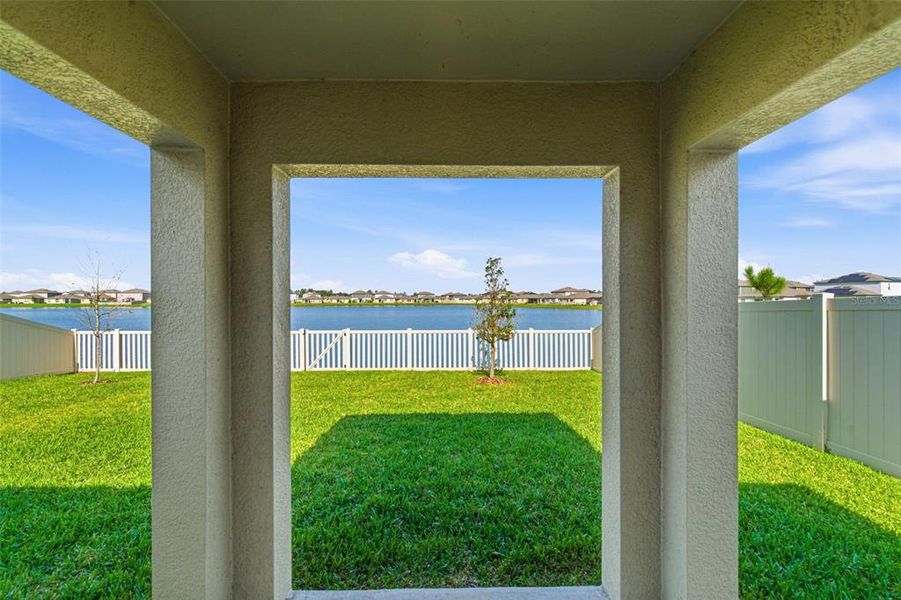 Exterior details and patio area of a home in North Park Isle, Plant City (Image 30).