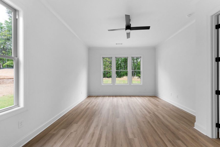 Spacious, unfurnished interior of a new home in Lake Arrowhead, Waleska (Image 30).
