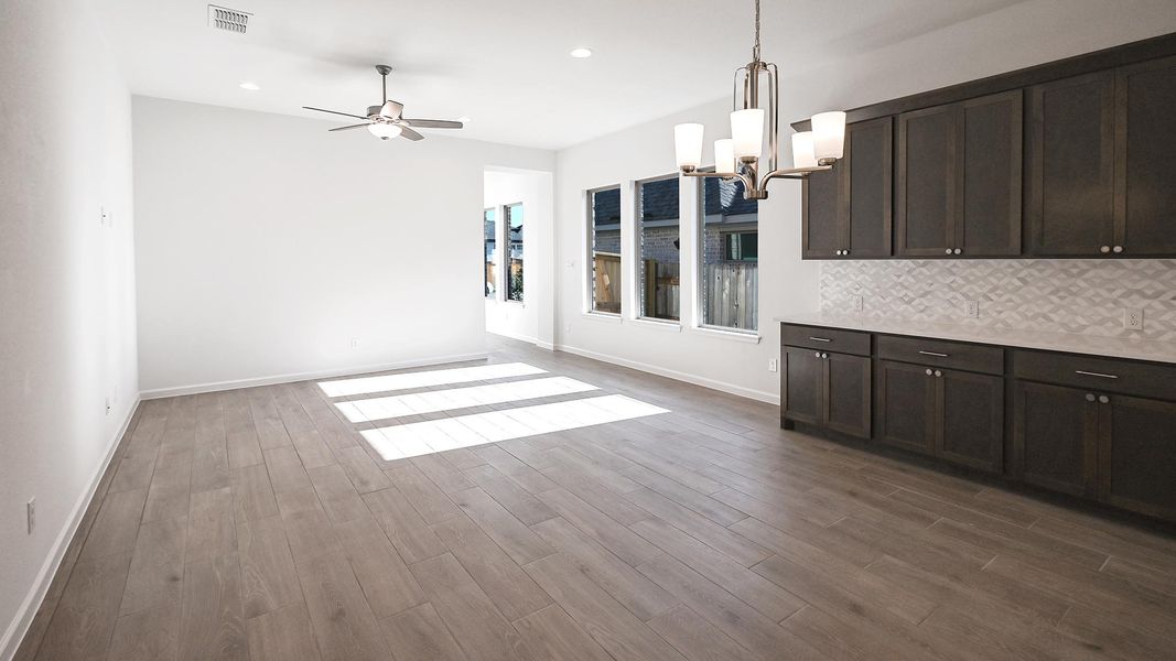 Spacious, unfurnished interior of a new home in Crosswinds 40', Kyle (Image 10).