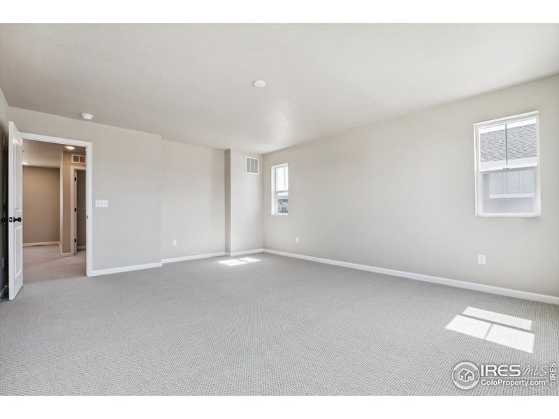 Spacious, unfurnished interior of a new home in The Overlook at Johnstown Farms, Johnstown (Image 16).