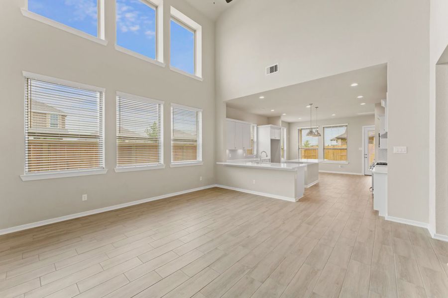 Spacious, unfurnished interior of a new home in The Woodlands Hills, Willis (Image 7).