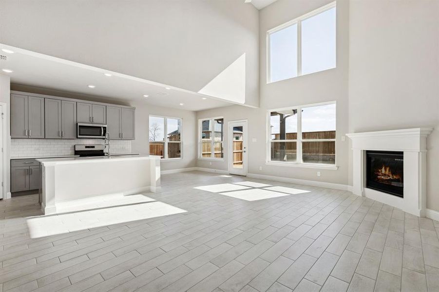 Spacious, unfurnished interior of a new home in Venetian, Weston (Image 13).