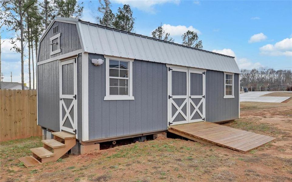 Exterior details and patio area of a home in , Hartwell (Image 15).
