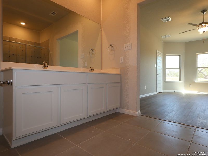 Image 27 of a home in Cinco Lakes.