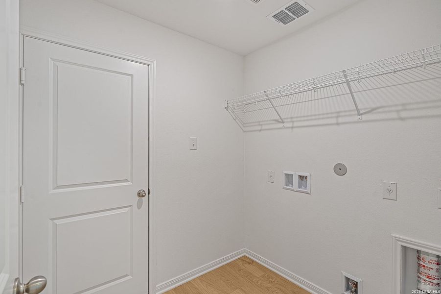 Spacious, unfurnished interior of a new home in Preserve at Medina, Von Ormy (Image 10).