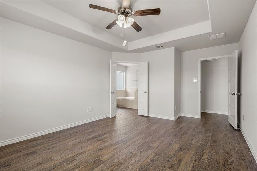 Spacious, unfurnished interior of a new home in Rocky Creek Crossing, Fort Worth (Image 14). Spacious, unfurnished interior of a new home in Rocky Creek Crossing, Fort Worth (Image 14).