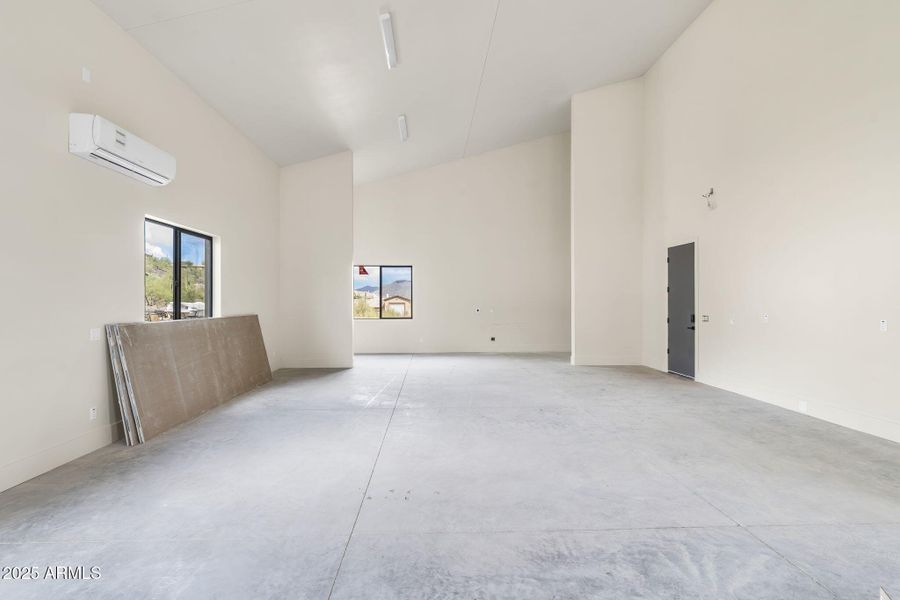 Shop or office space in detached garage